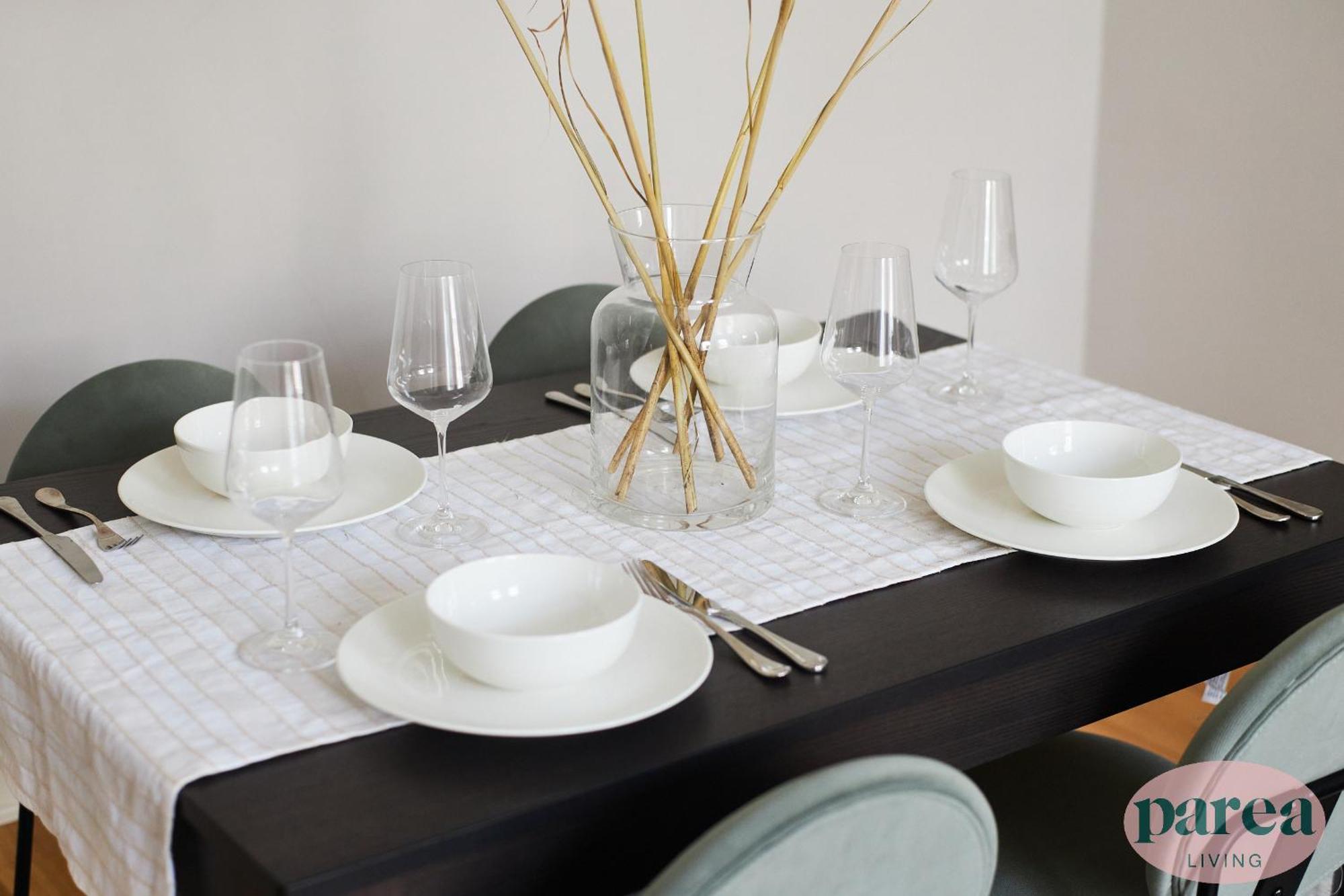 Parea Living - Notting Hill, Stylish 1-bedroom Flat, Private Gardens, Remote Working * Londra