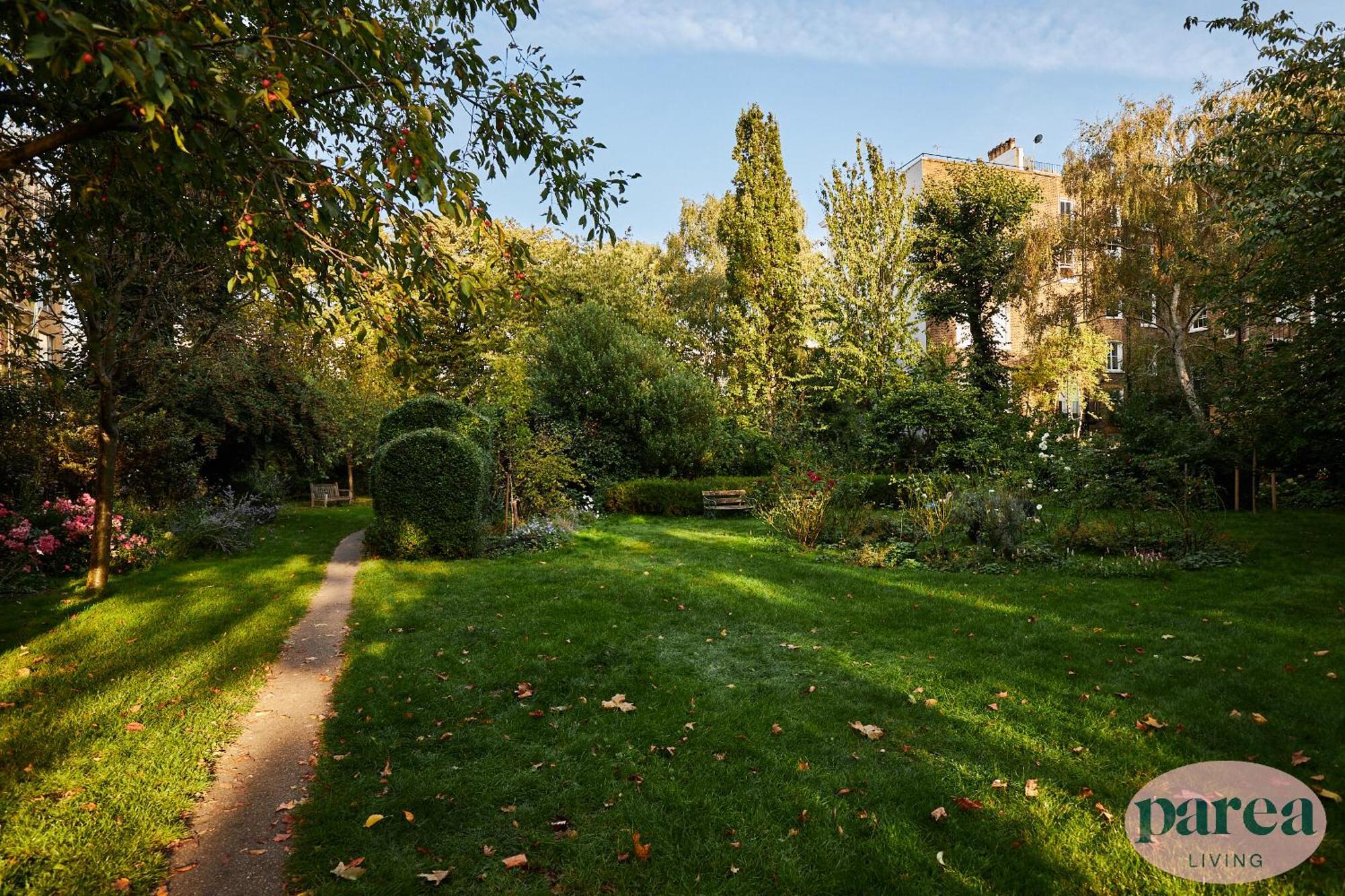 Parea Living - Notting Hill, Stylish 1-bedroom Flat, Private Gardens, Remote Working Appartement Londen
