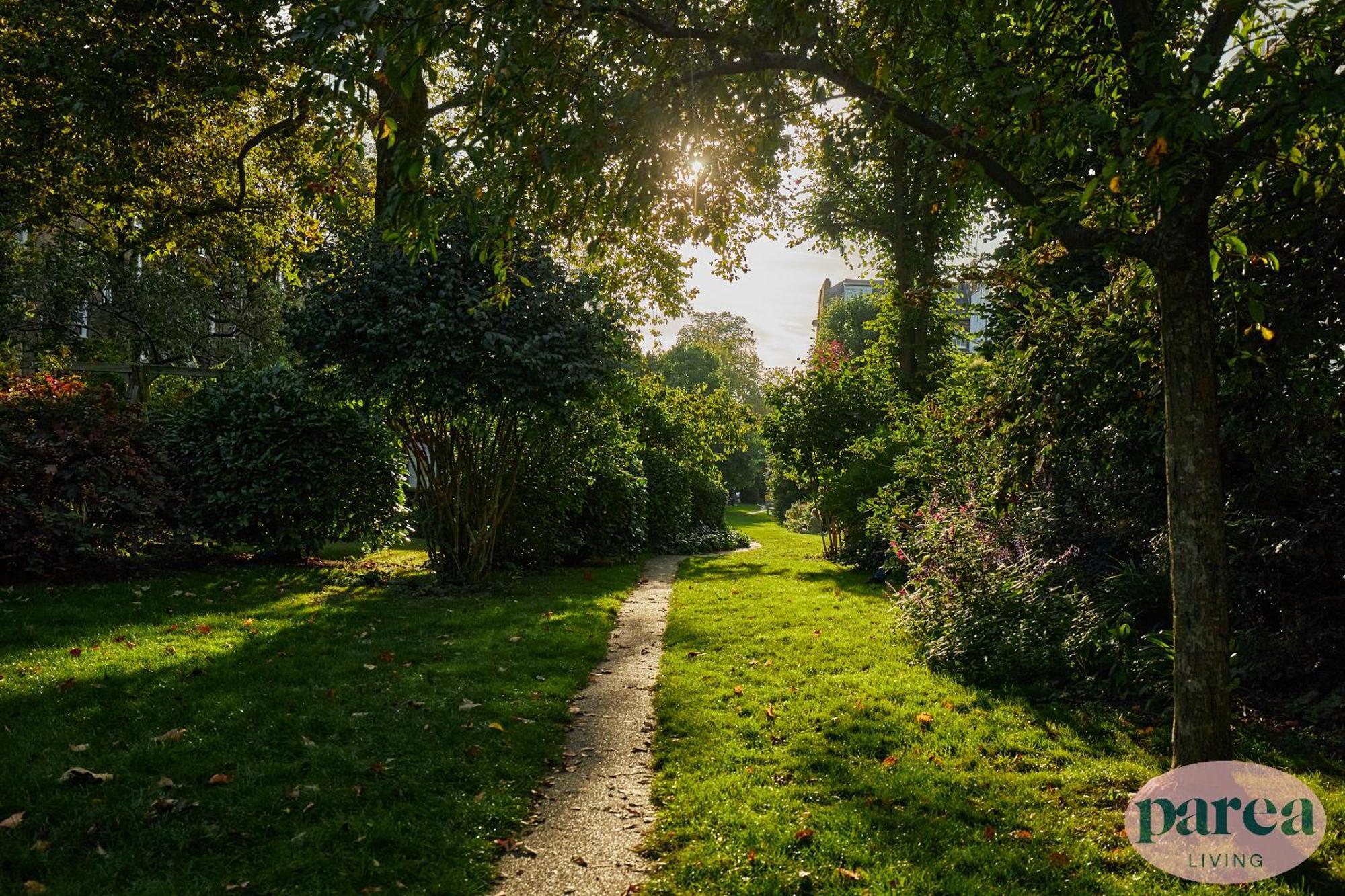 Parea Living - Notting Hill, Stylish 1-bedroom Flat, Private Gardens, Remote Working Appartamento