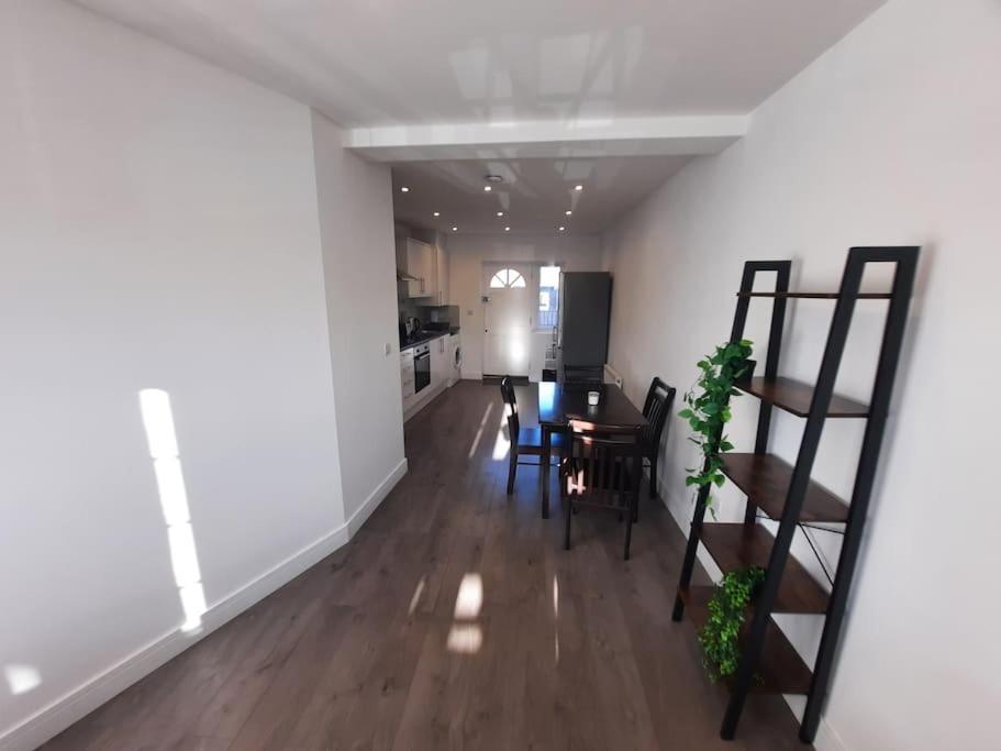 Lägenhet Acton Town Luxe - Spacious Modern Near Westfield & Nature, Pets Welcome!