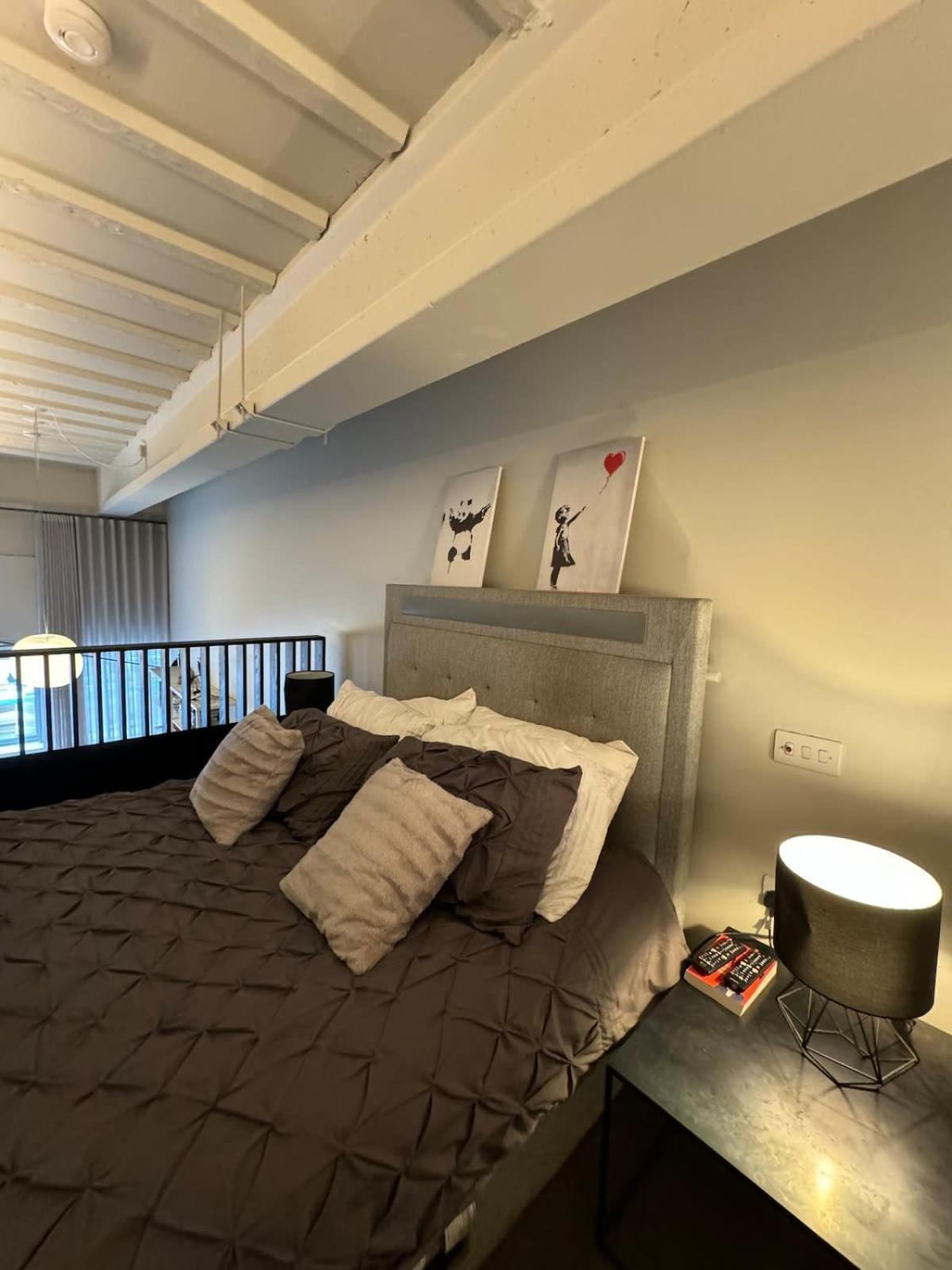 Industrial-chic 1bd Loft By The River Fulham! Appartamento *