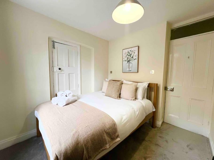 4 Bed Apartment- Archway Station Lägenhet