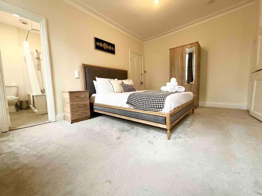 4 Bed Apartment- Archway Station Lägenhet London
