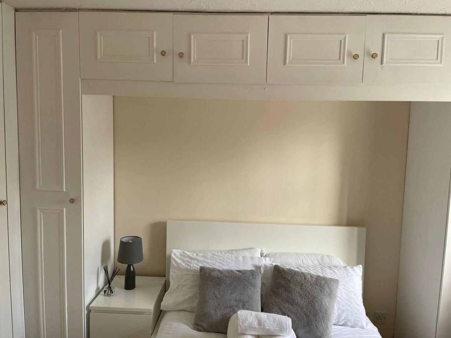 4min Walk Uni Of East 1br Apartment