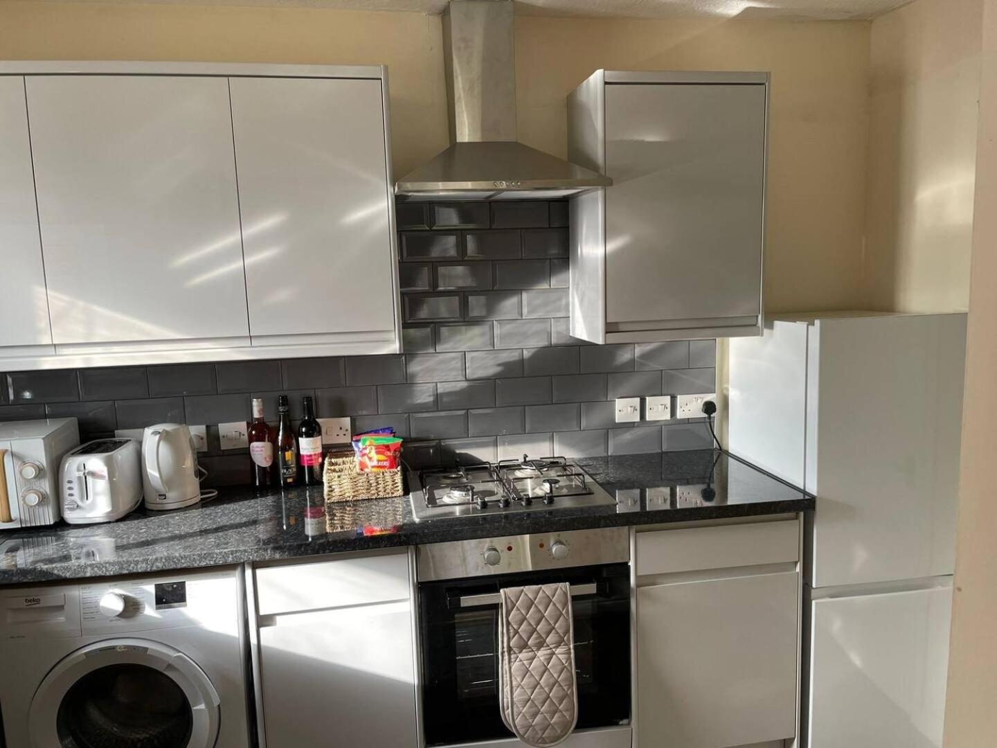 4min Walk Uni Of East 1br Apartment *