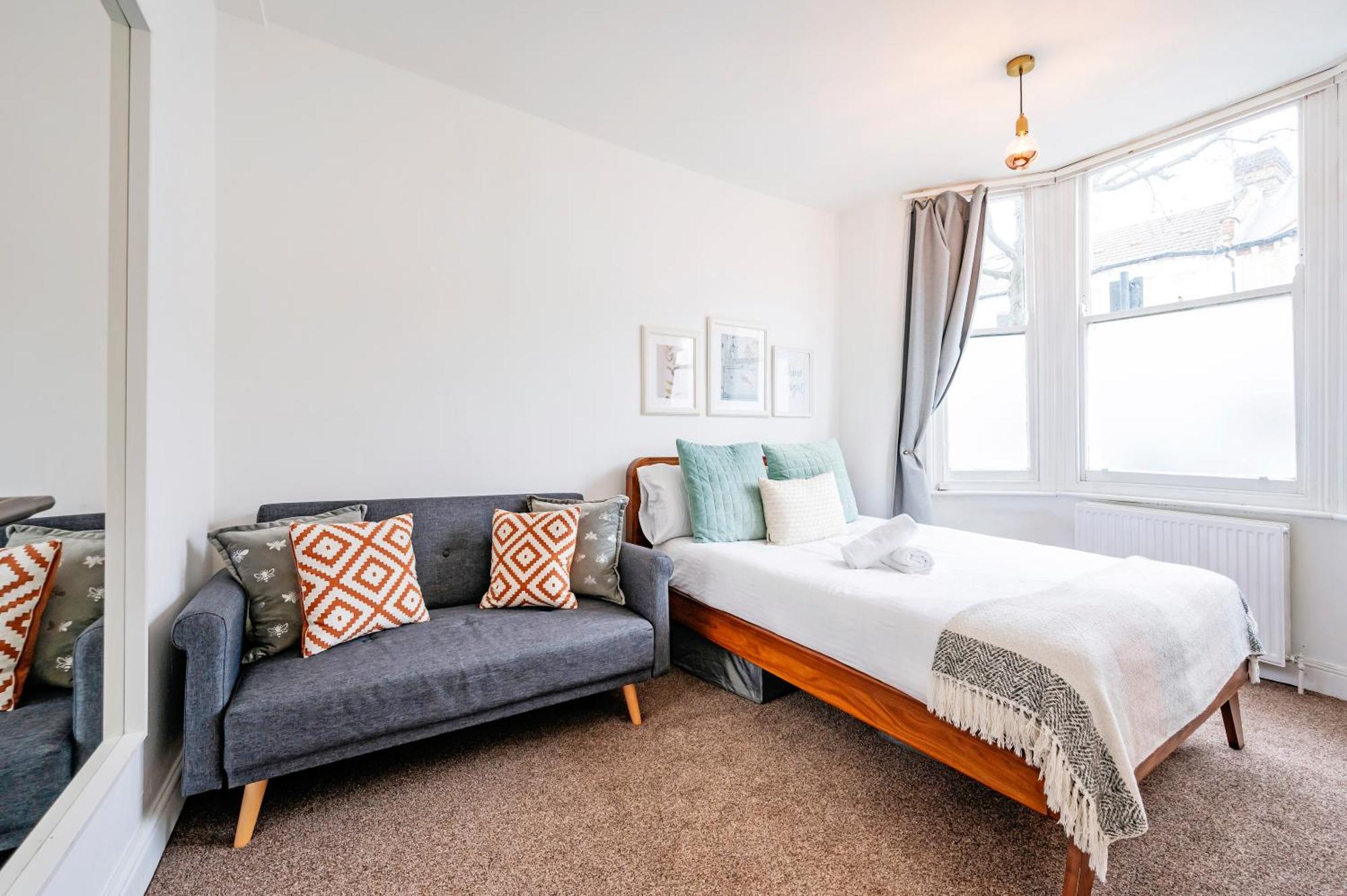 Beautiful Garden Flat Near Chelsea Apartment