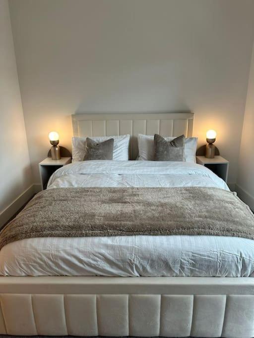 Stylist 2 Bedroom In Lägenhet London