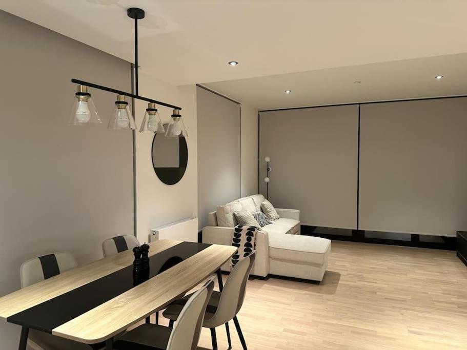 Stylist 2 Bedroom In Lägenhet