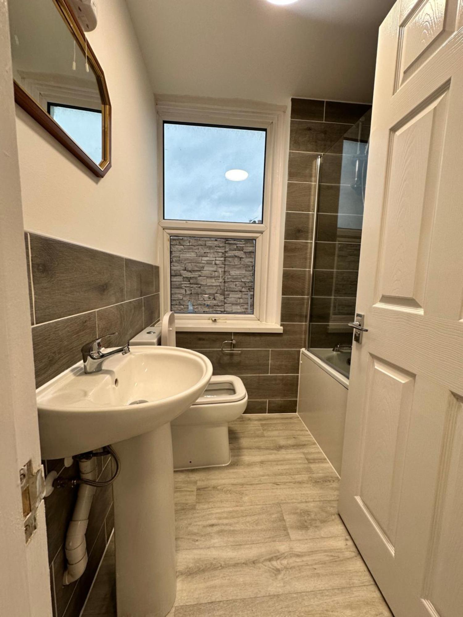 Apartment 4 Bedroom House Upper Tulse Hill, London, Sw2 2rp London