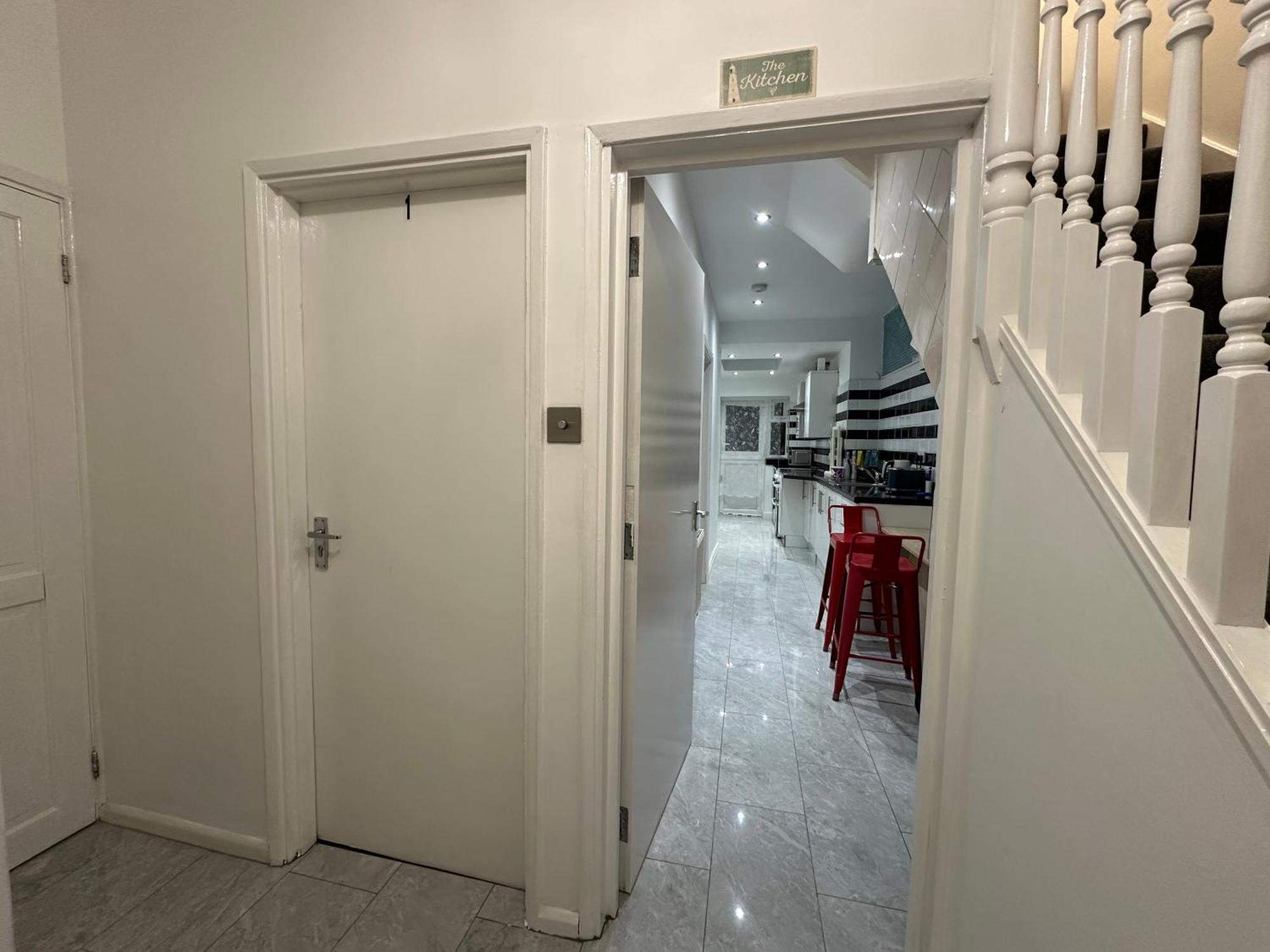 Guest house Smart Cosy/small Double In Oakridge Road Bromley *