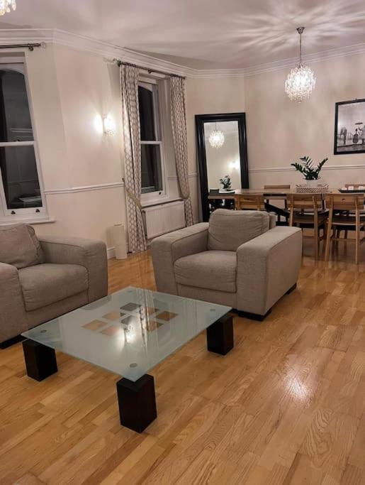 Luxury 3 Bedroom, 3 Bath By Oxford St & Soho Apartment London