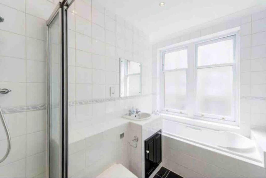Luxury 3 Bedroom, 3 Bath By Oxford St & Soho Apartment