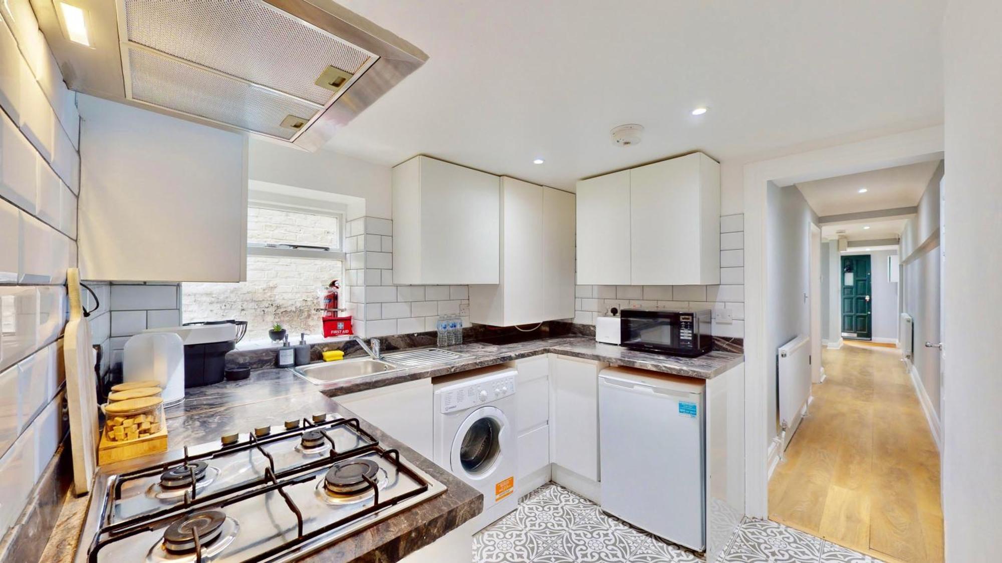 Tube & Notting Hill Nearby - Garden Flat Haven *