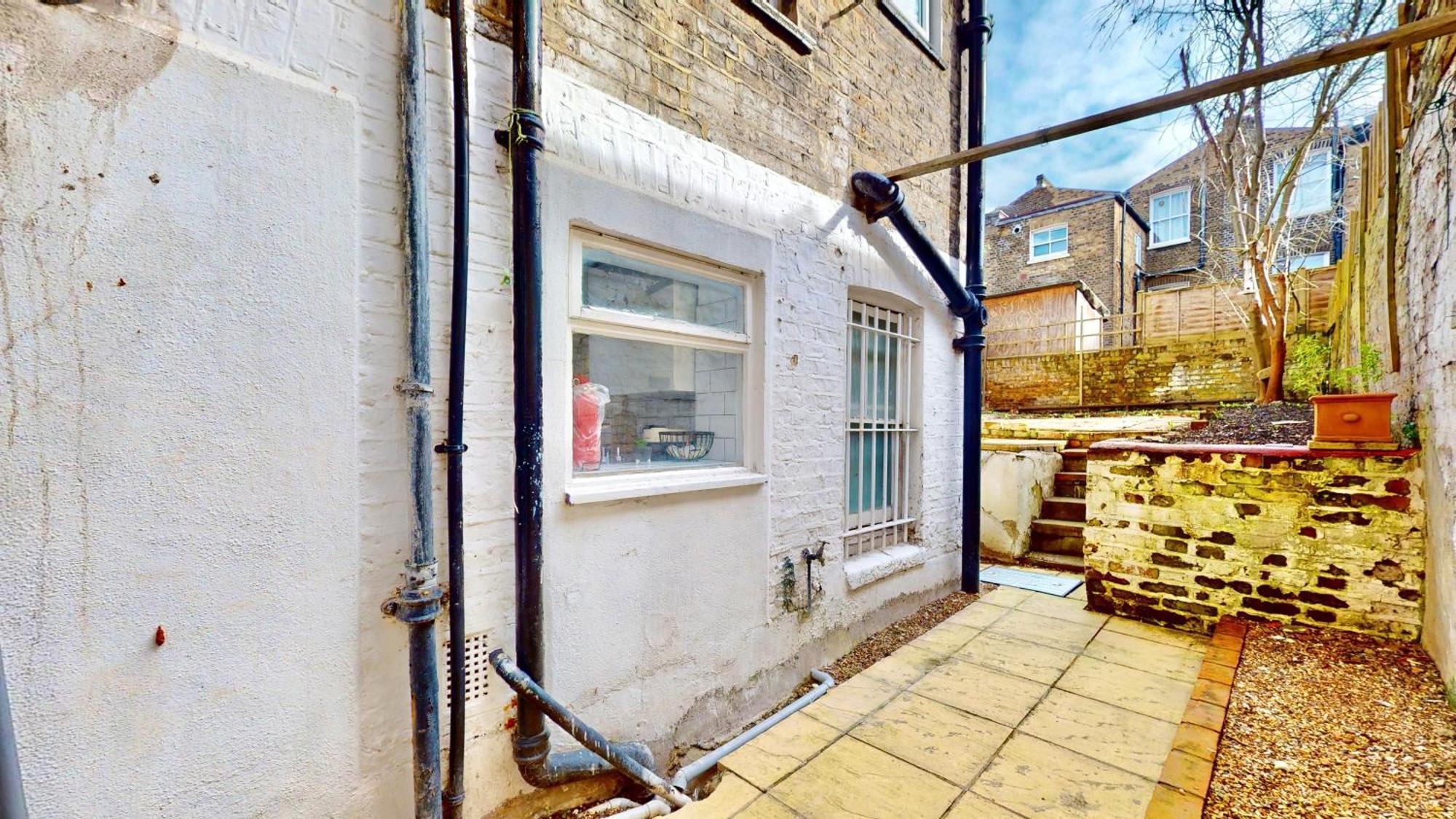Tube & Notting Hill Nearby - Garden Flat Haven