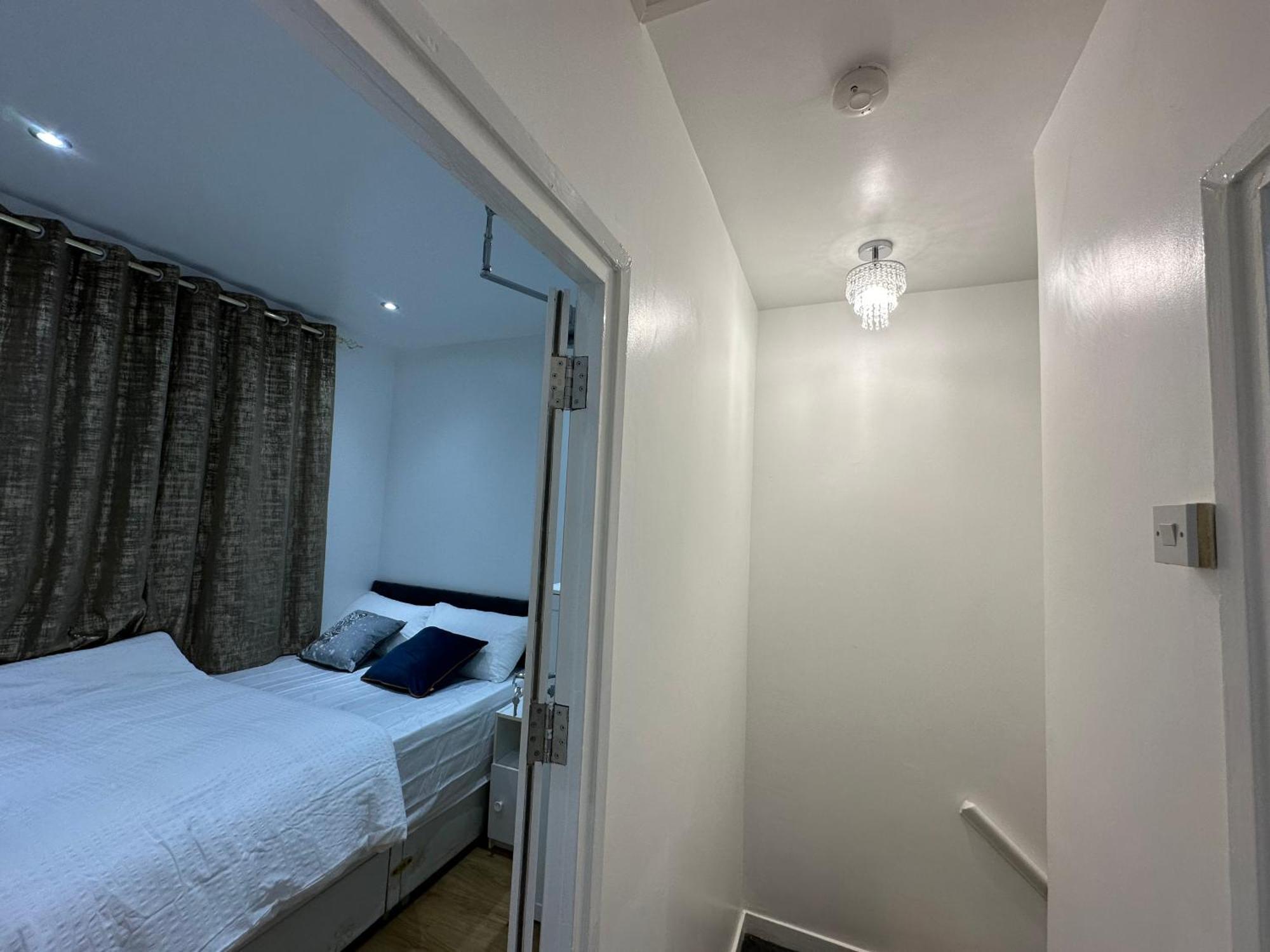 Beautiful Double With Free Wi-fi And Free Parking Guest house *
