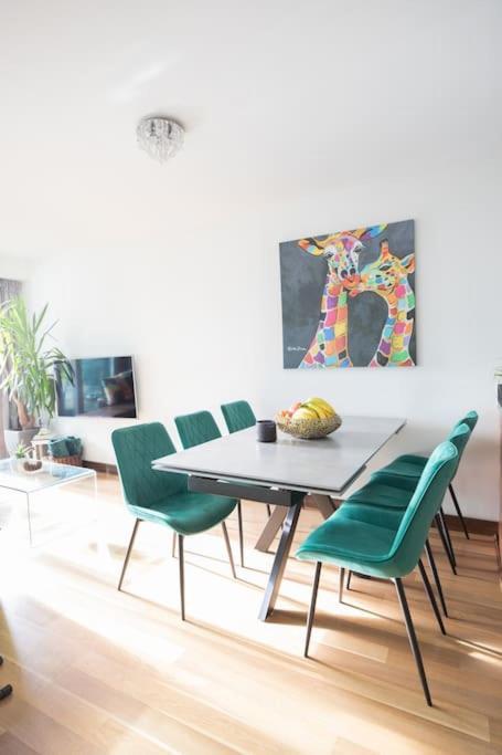 Lovely 2 Bedroom Overlooking River Thames Lejlighed London