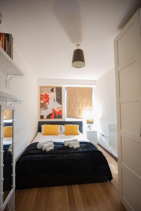 Lovely 2 Bedroom Overlooking River Thames Lejlighed