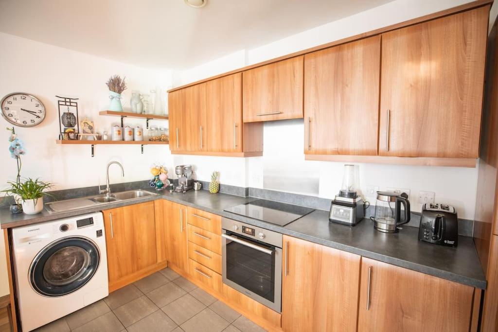 Lovely 2 Bedroom Overlooking River Thames Lejlighed *