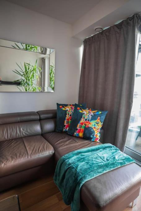 Lovely 2 Bedroom Overlooking River Thames Lejlighed London