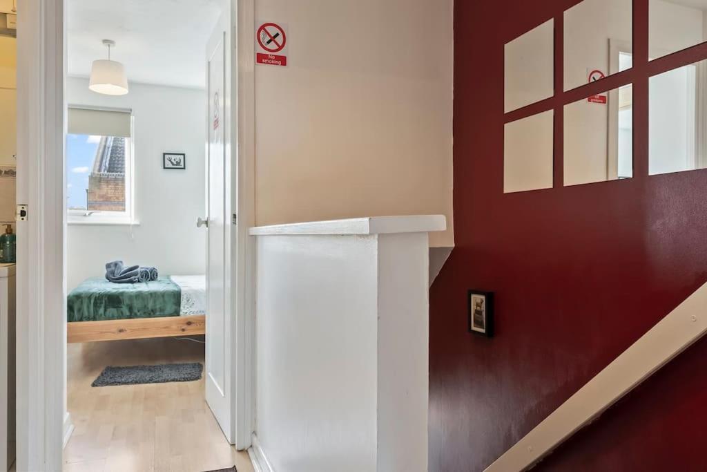 Apartment 1-bedroom With Free Private Parking - Canary Wharf *