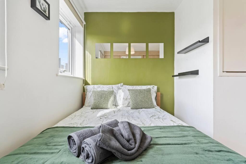 1-bedroom With Free Private Parking - Canary Wharf * London