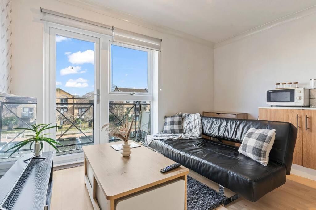 Apartment 1-bedroom With Free Private Parking - Canary Wharf