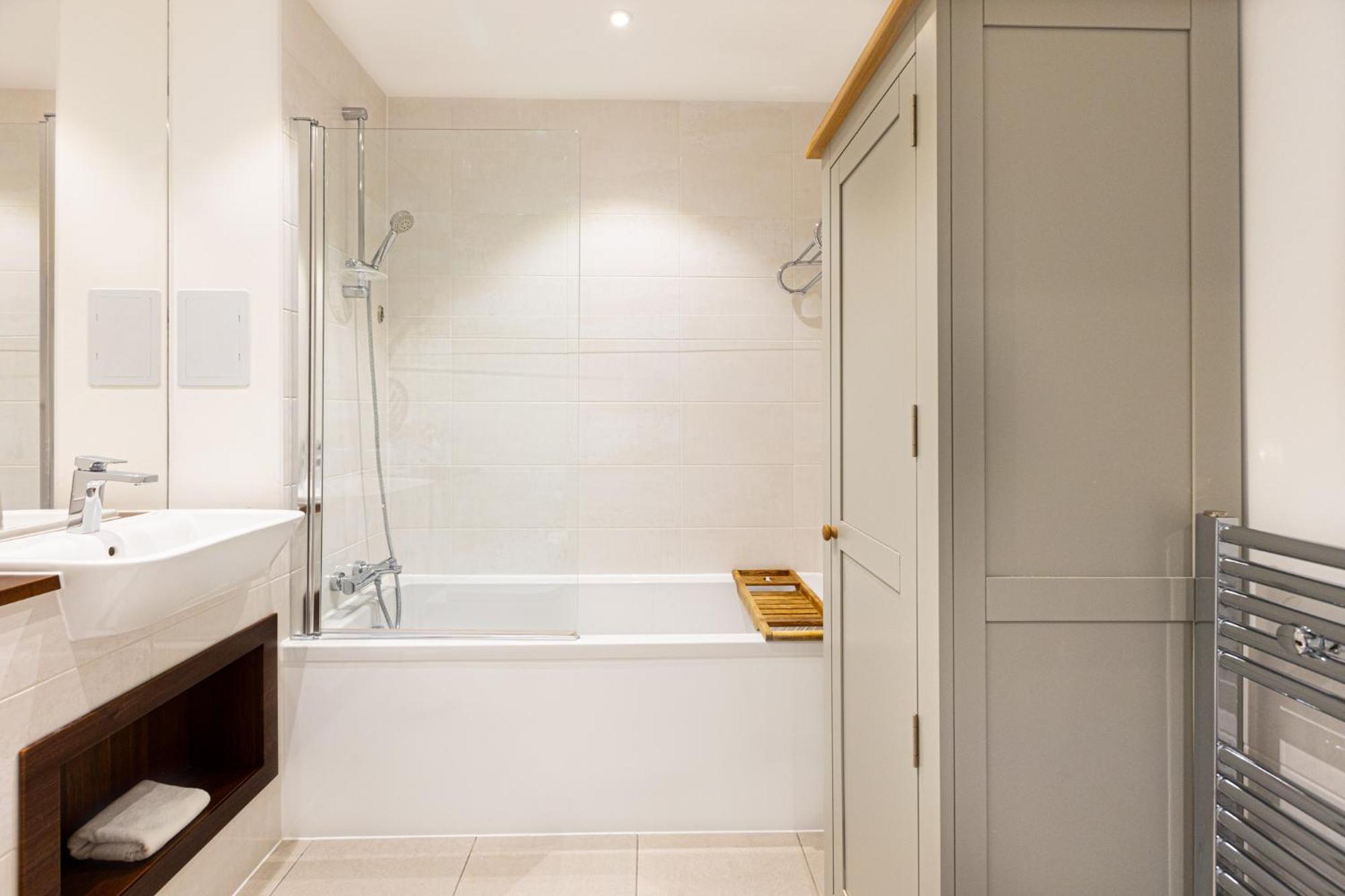 Sensational 2br Wviews & Balcony In Wandsworth Lejlighed *