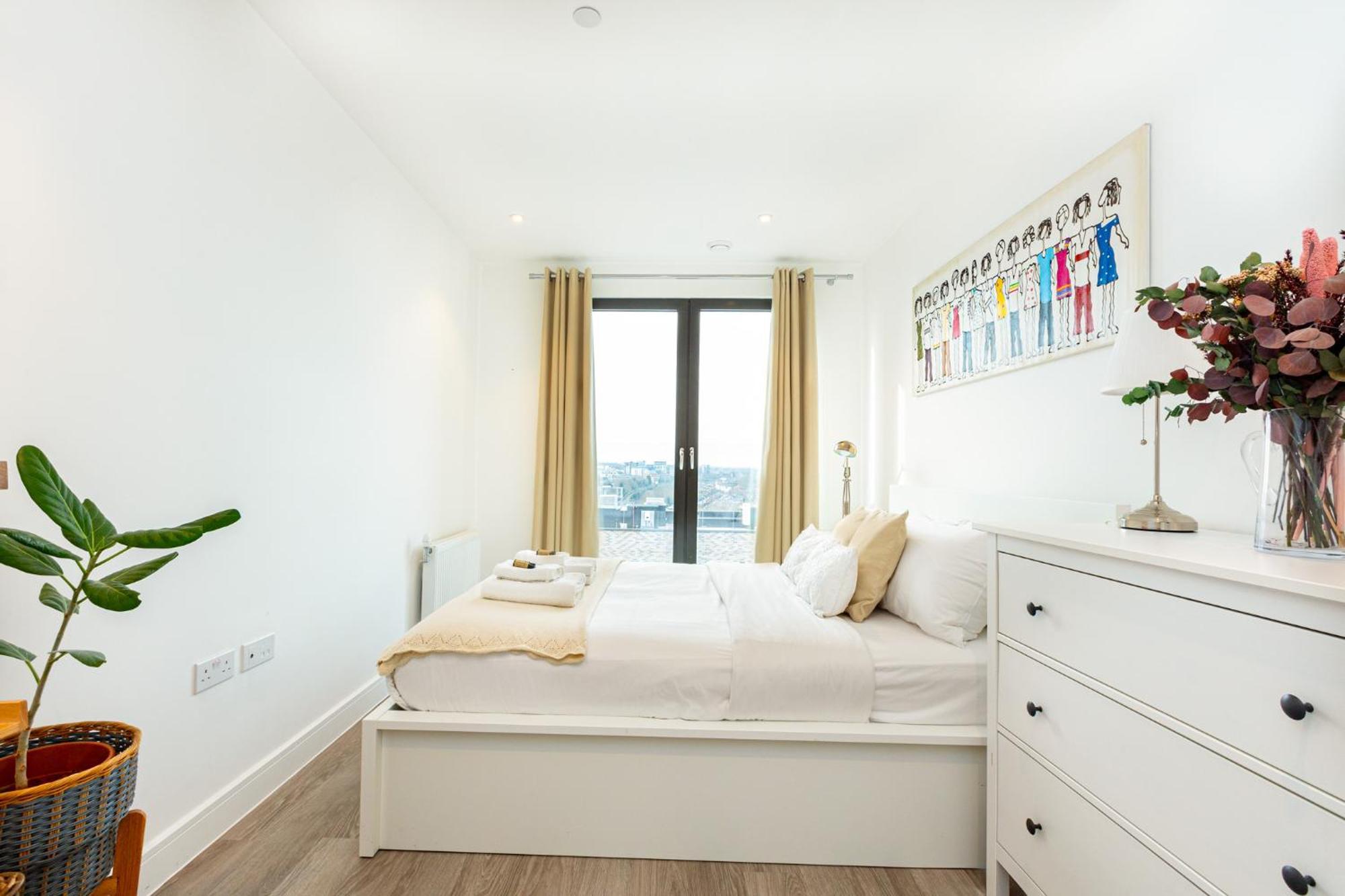 Sensational 2br Wviews & Balcony In Wandsworth Lejlighed *
