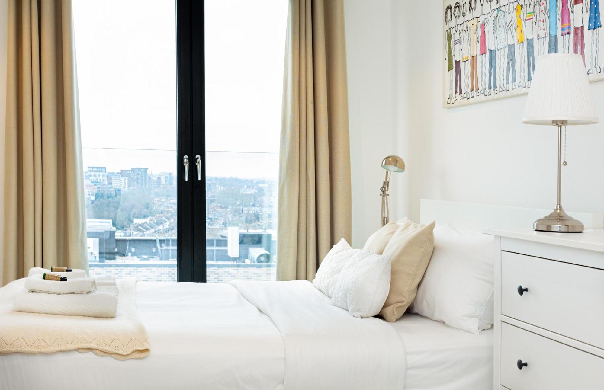 Sensational 2br Wviews & Balcony In Wandsworth Lejlighed *