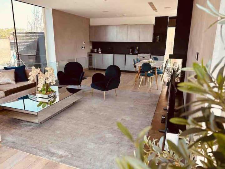 3 Bed 2 Bath Penthouse Hoxton Square With Terrace Leilighet London