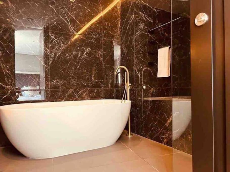 3 Bed 2 Bath Penthouse Hoxton Square With Terrace
