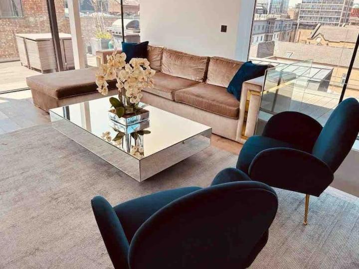 3 Bed 2 Bath Penthouse Hoxton Square With Terrace *