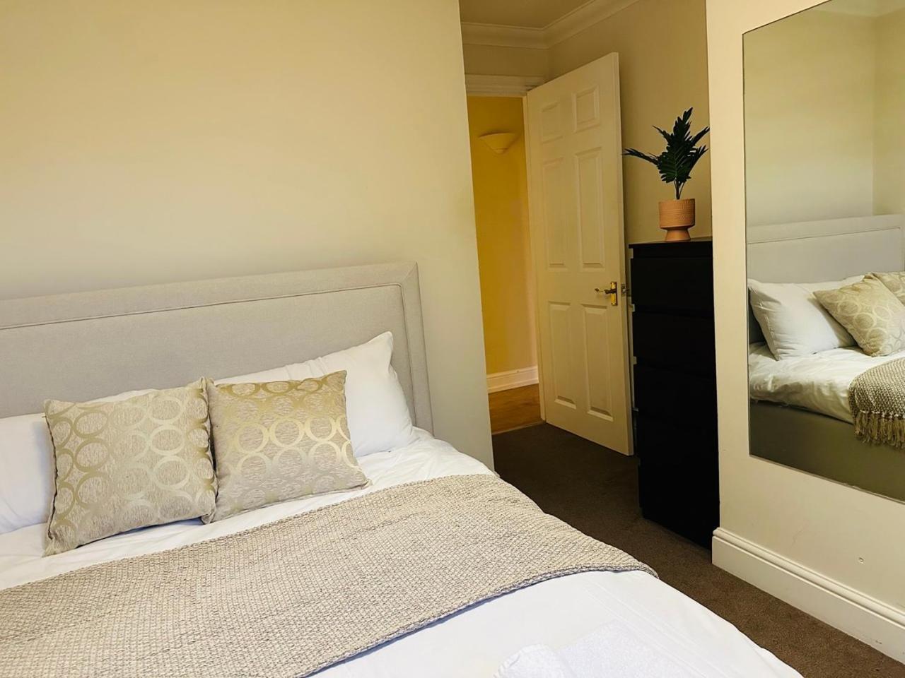 Appartamento Wimbledon Elegance: 2-bedroom Retreat Londra