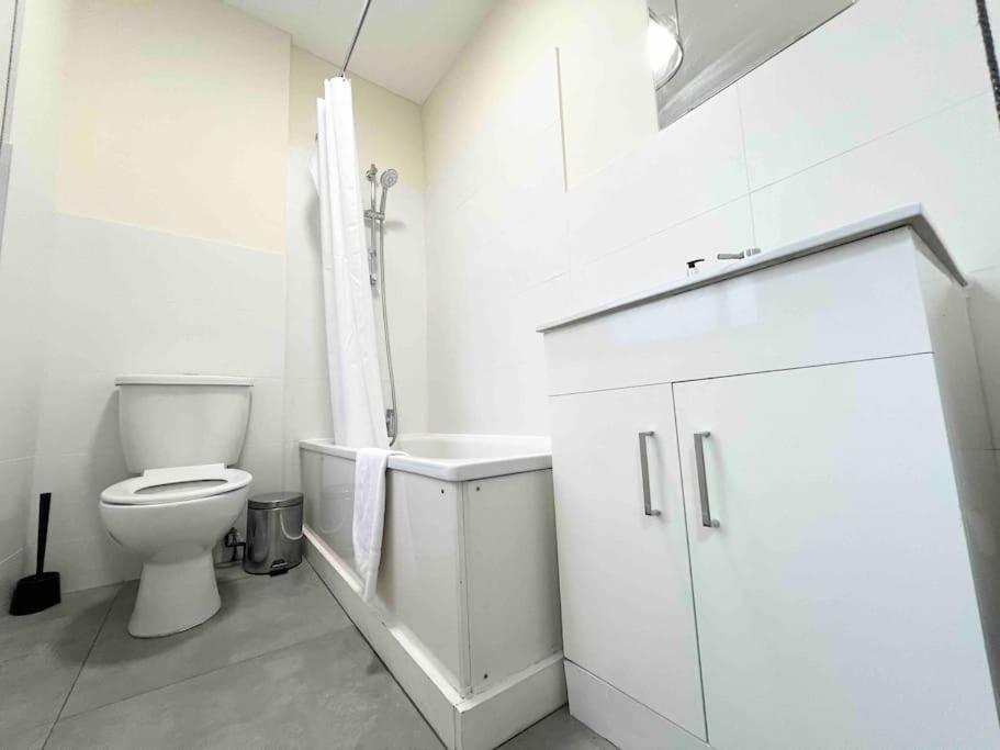4 Bed Apartment- Archway Station Lägenhet London