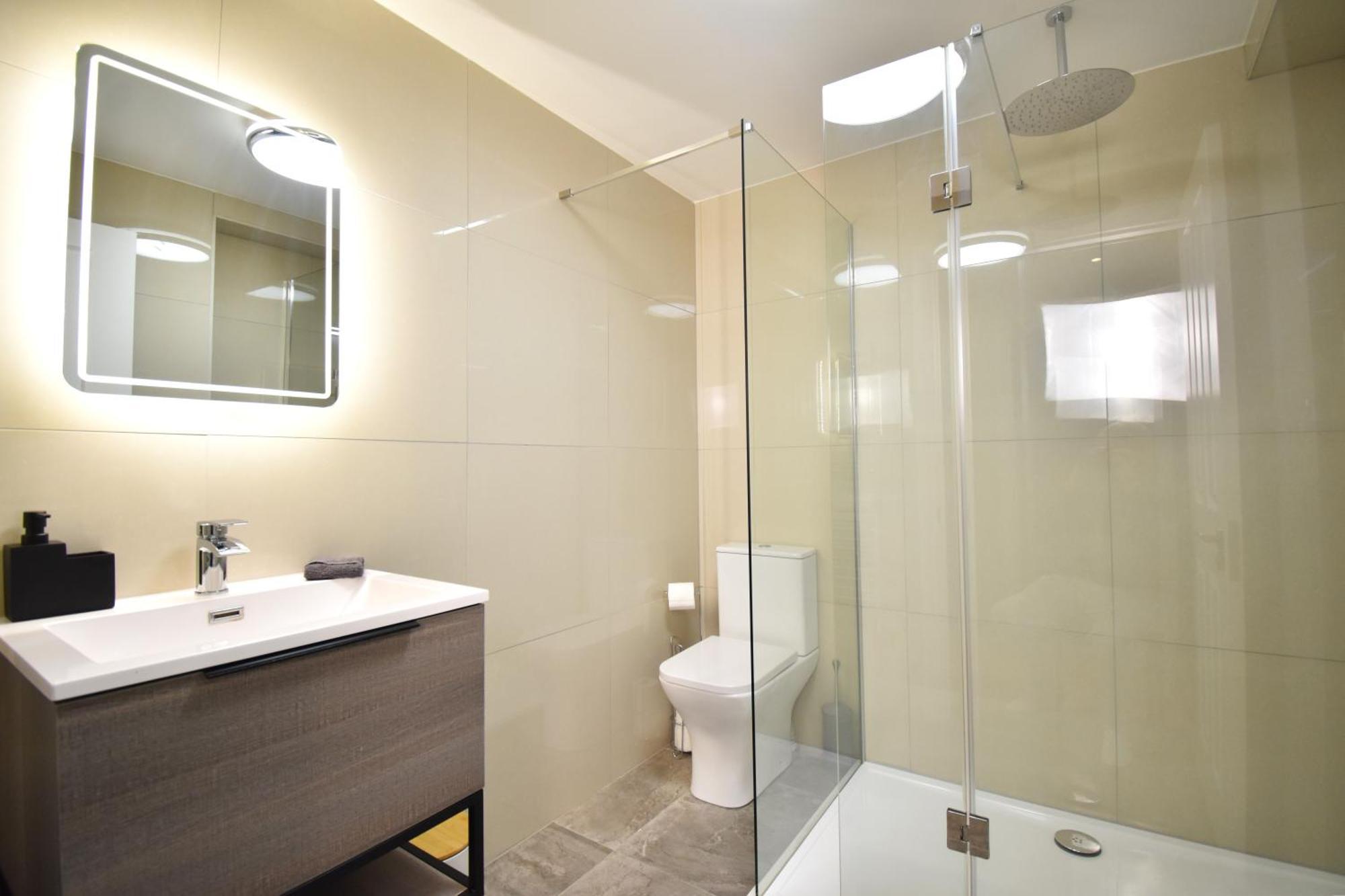 Apartment Stunning 2 Bed *