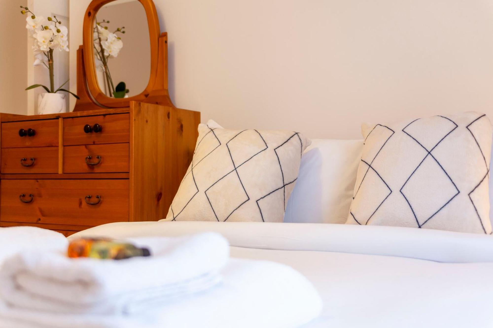 Appartement Bright 2br Flat Off Trendy Chiswick High Road Londen