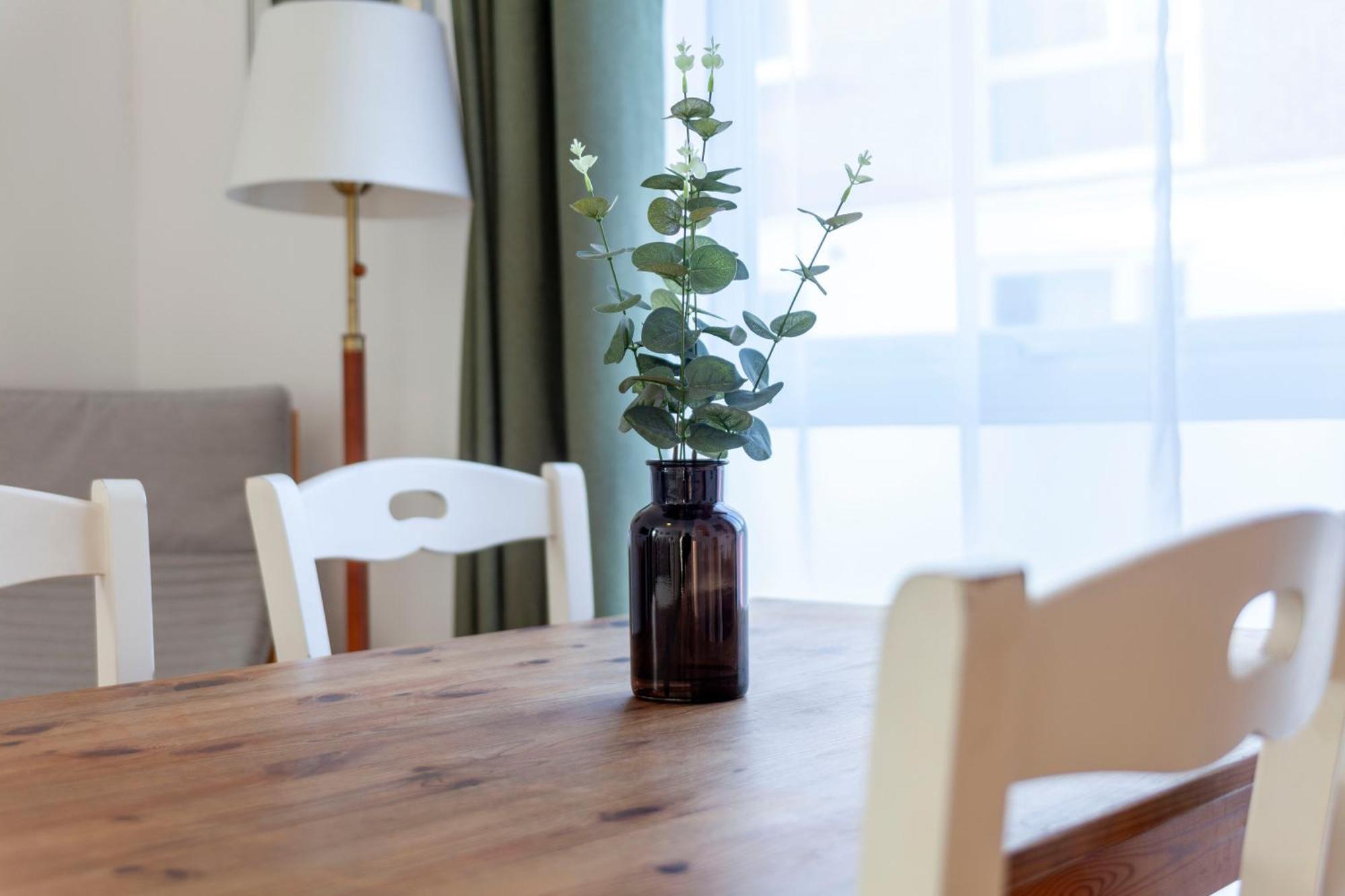Bright 2br Flat Off Trendy Chiswick High Road * Londen