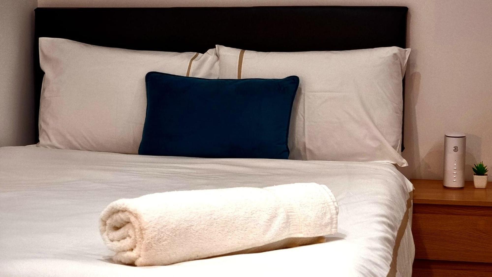 Apartment Brand New Collection Of Close To Tube Station London
