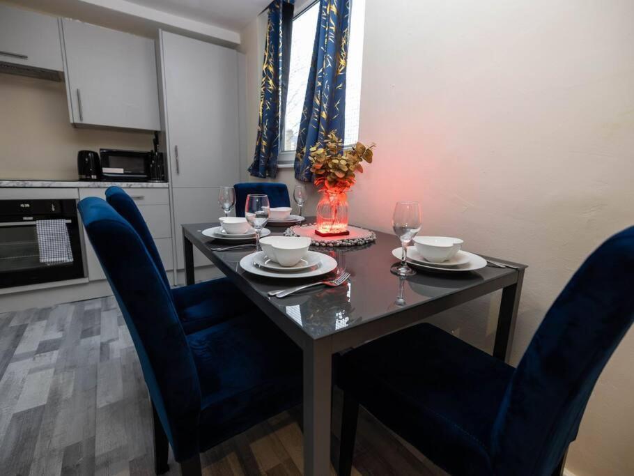 Lejlighed 1 Bedroom-sofabed-worktable-4-wifi-parking *