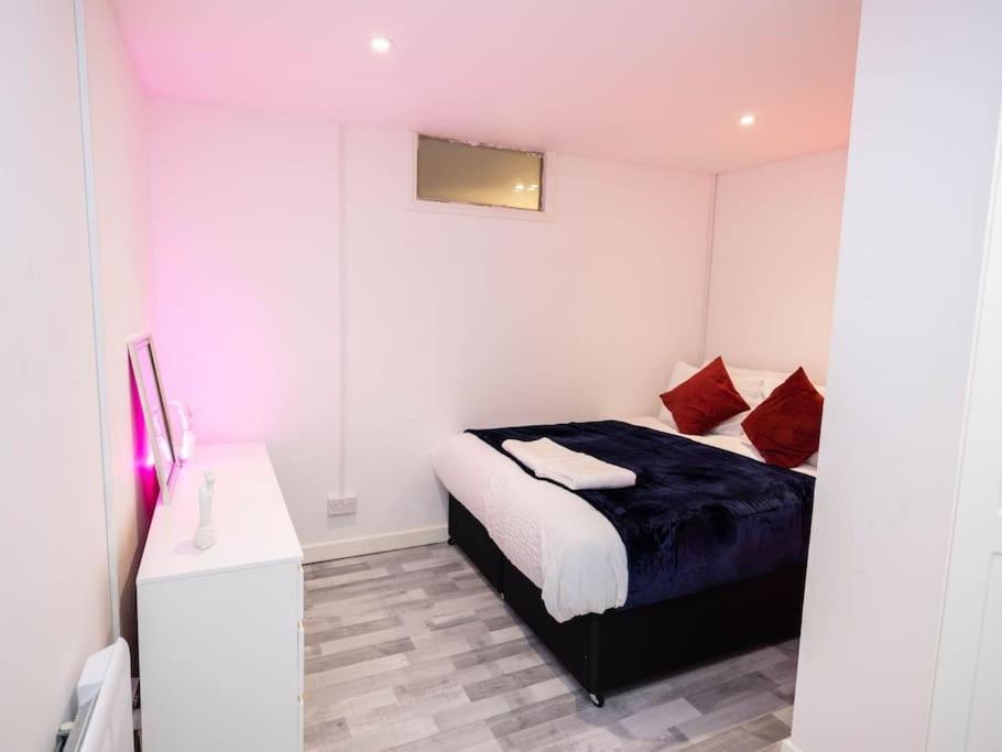 1 Bedroom-sofabed-worktable-4-wifi-parking Lejlighed London