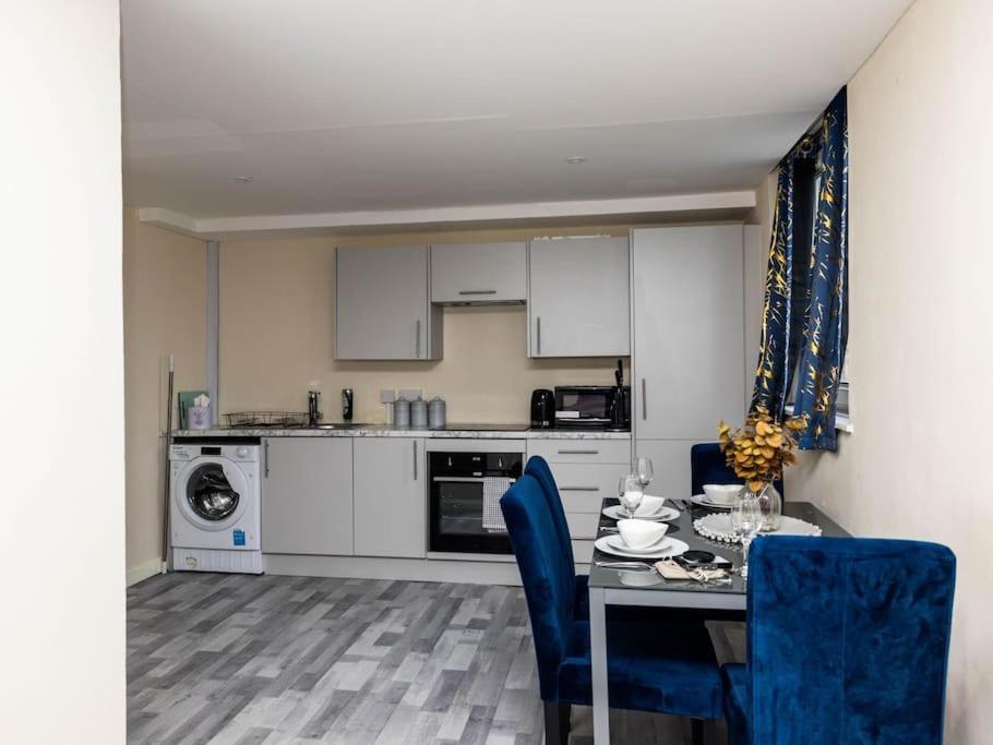 1 Bedroom-sofabed-worktable-4-wifi-parking Lejlighed