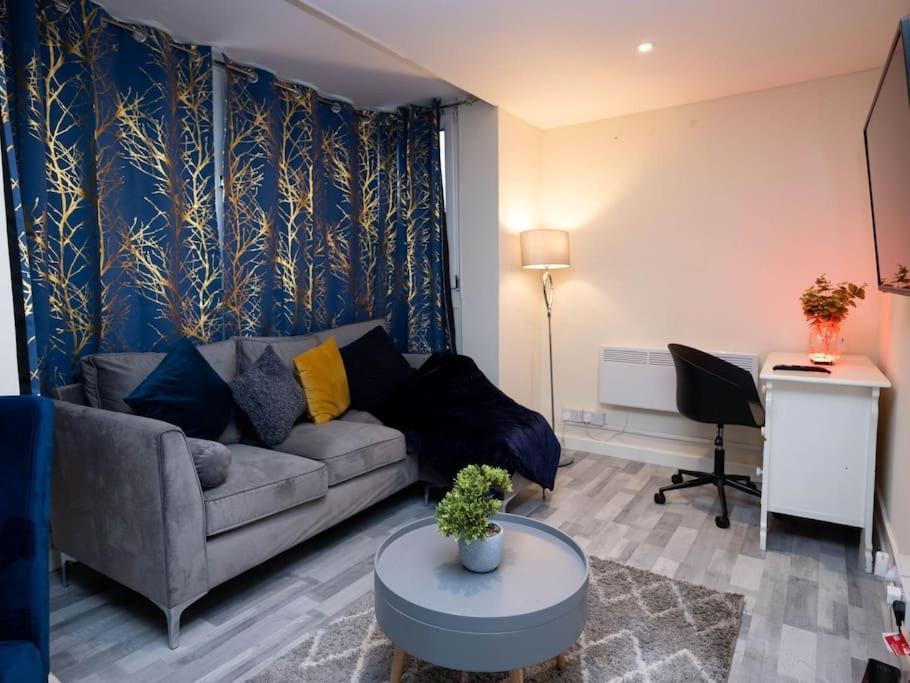 Lejlighed 1 Bedroom-sofabed-worktable-4-wifi-parking