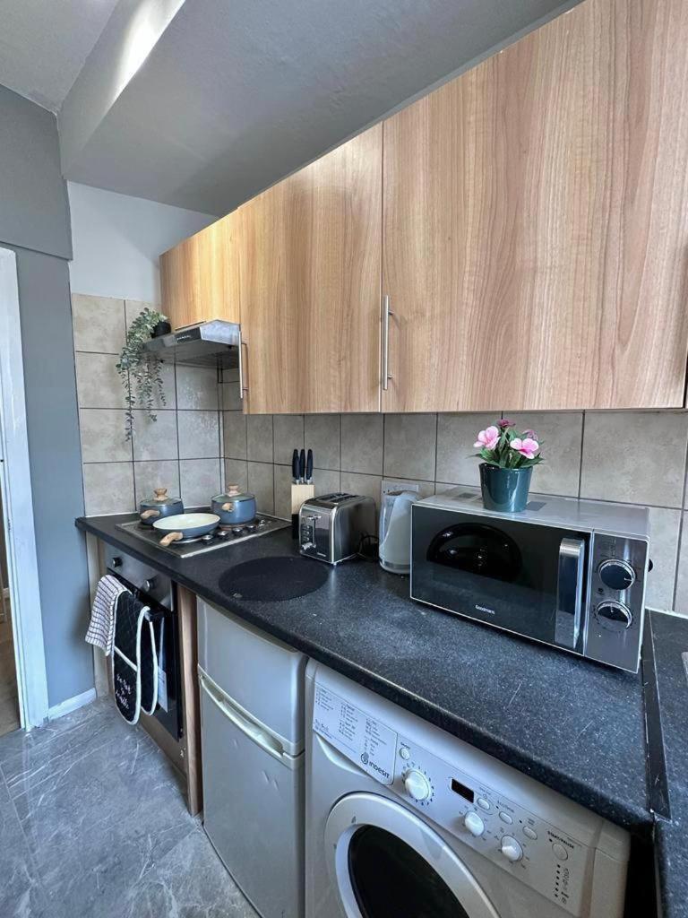 Light Budget Studio On Edgware Road, Leilighet