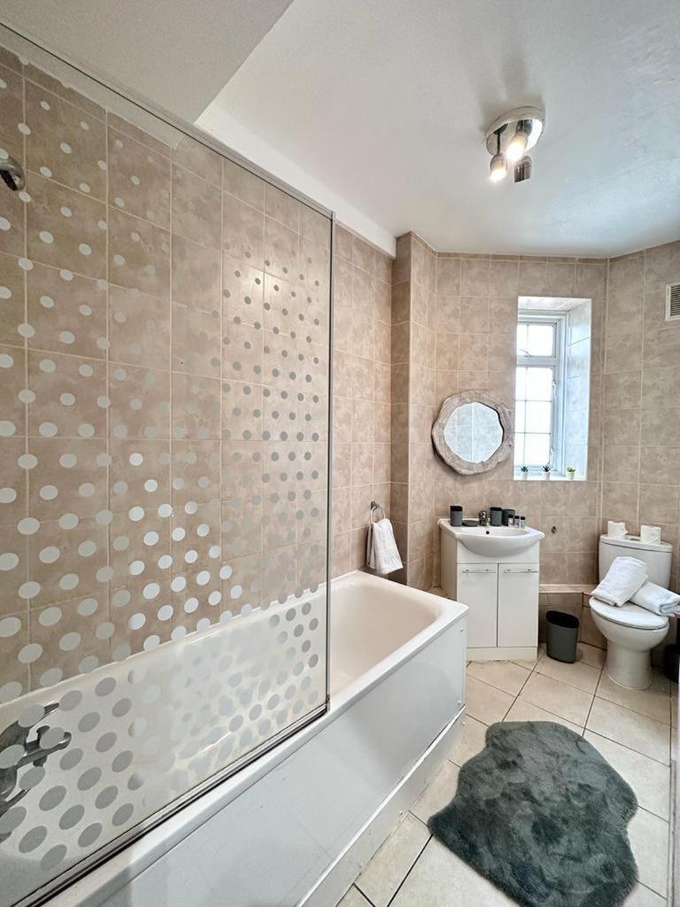 Leilighet Light Budget Studio On Edgware Road, London