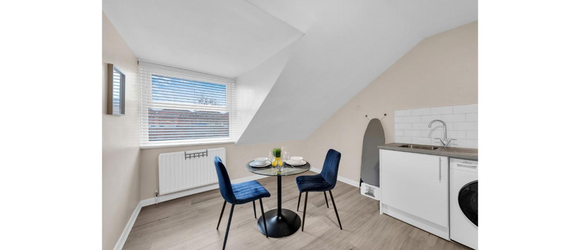 Whimsical Nook: Cozy With Separate Kitchen Appartement