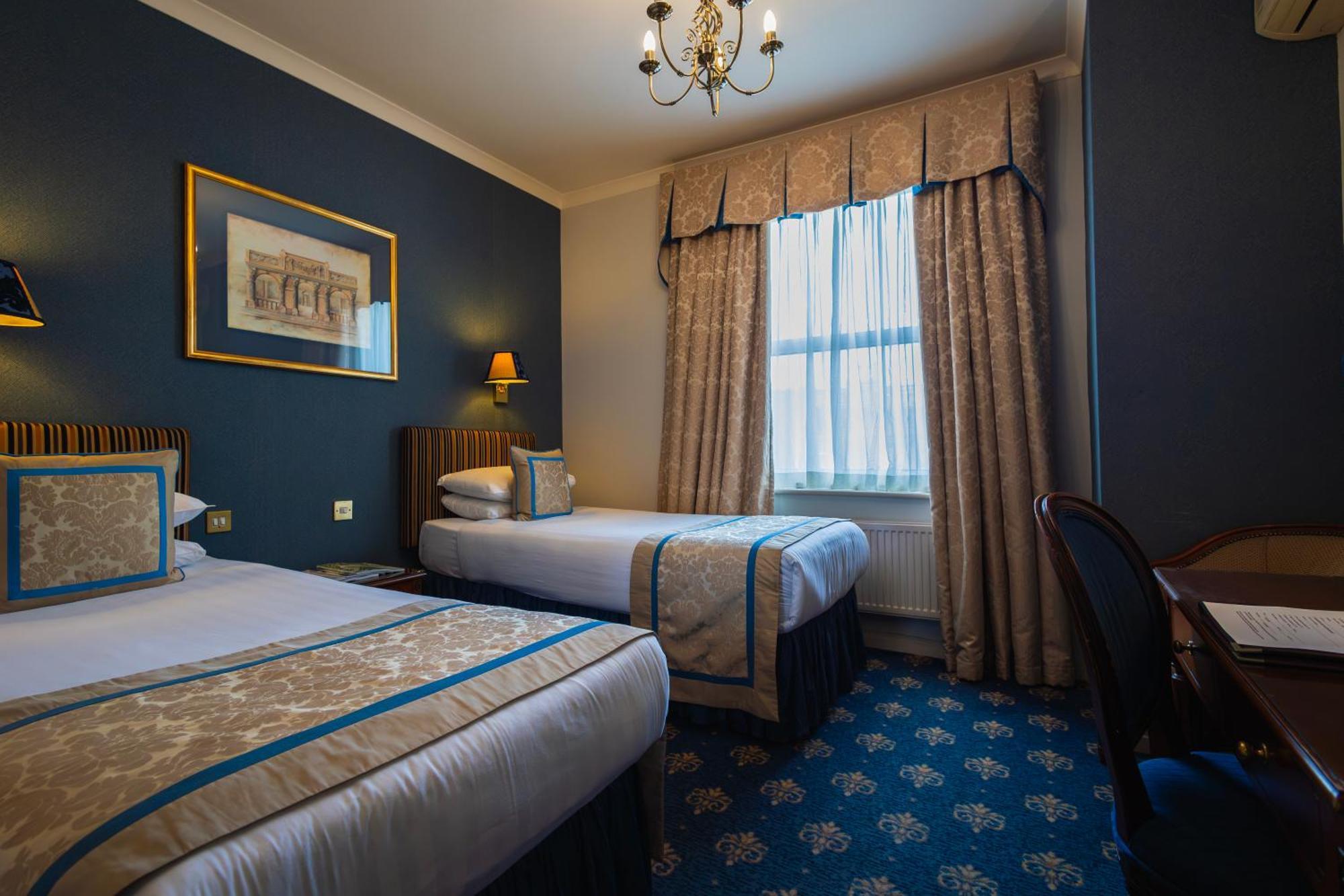 Hotel London Lodge Hotel 3*