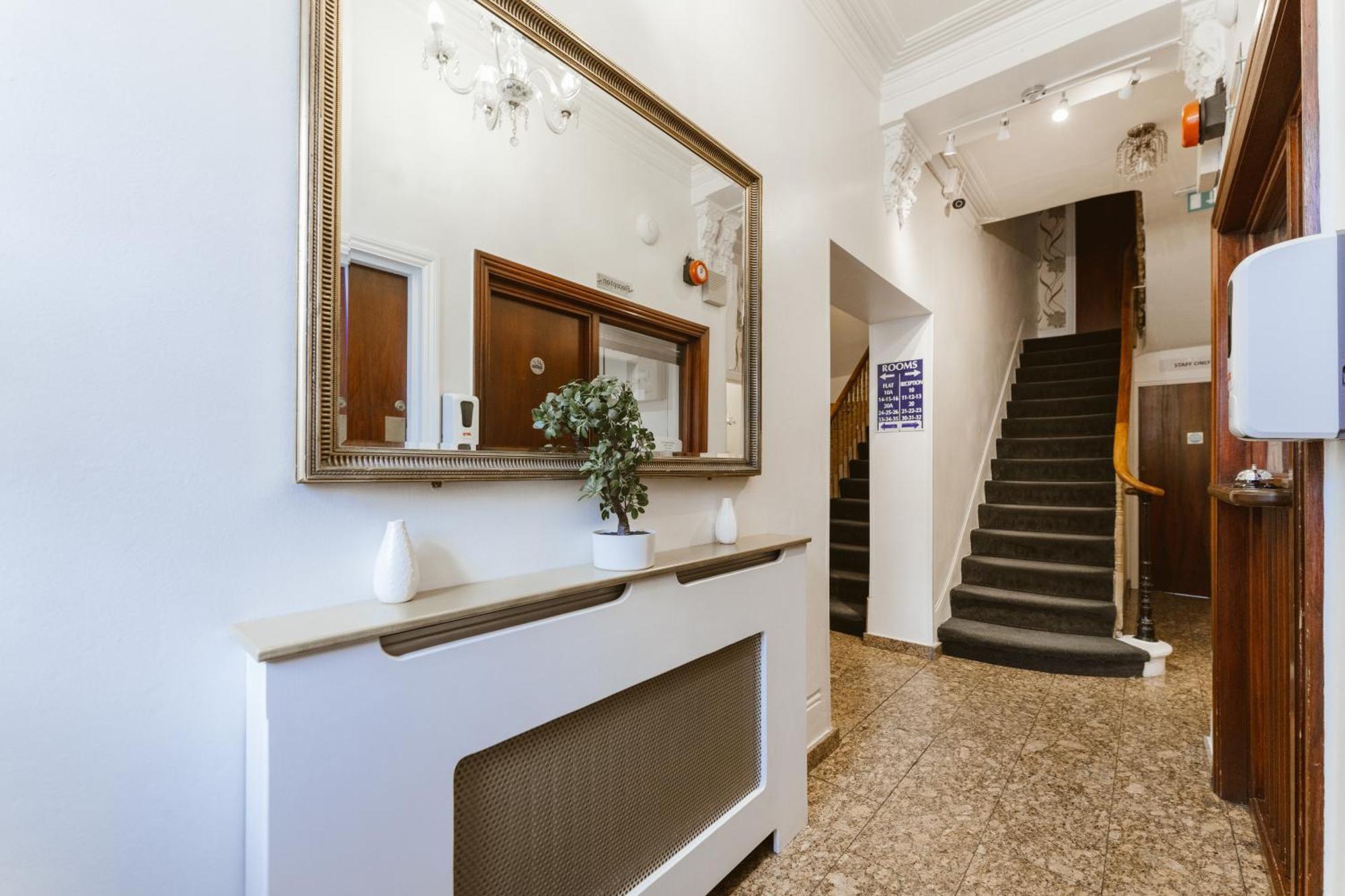 Star 3* London