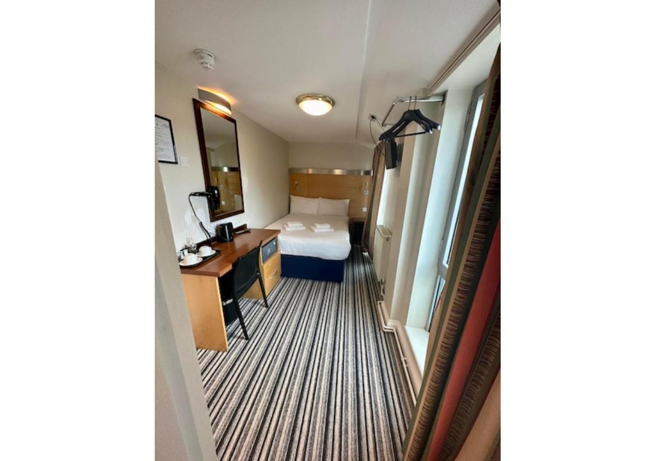 Hotel Maiden Oval 3*