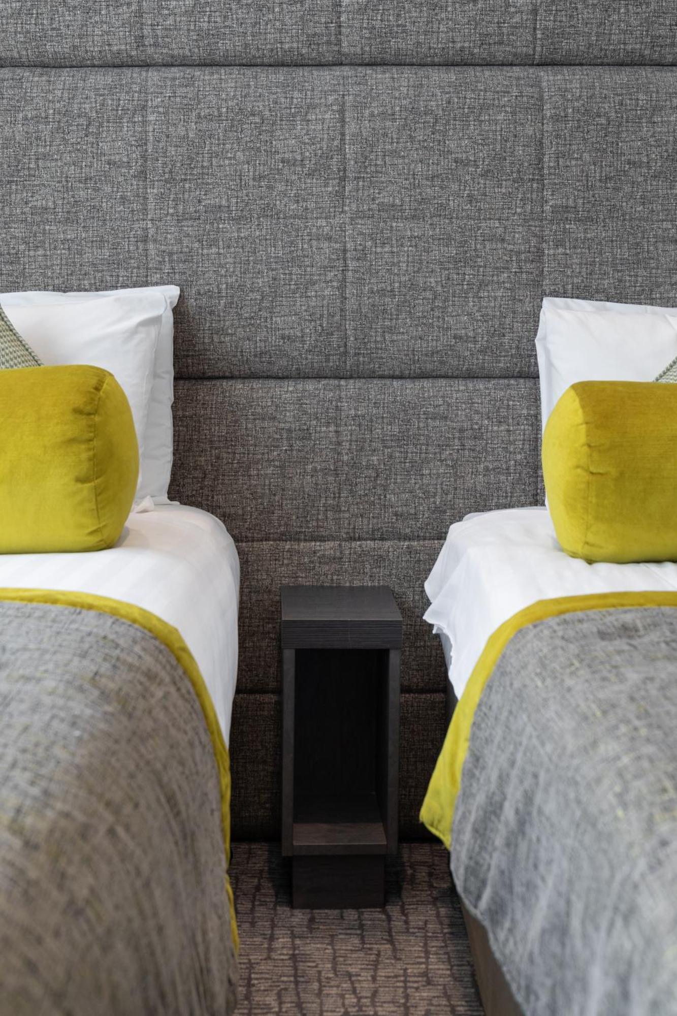 Mornington Victoria Hotel 4*