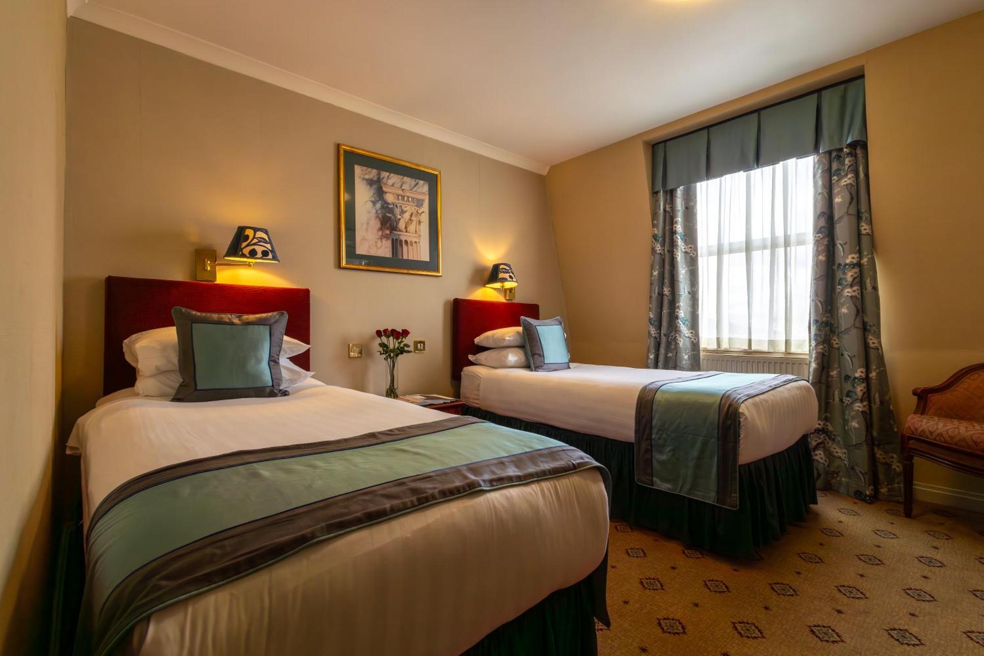 London Lodge Hotel 3*
